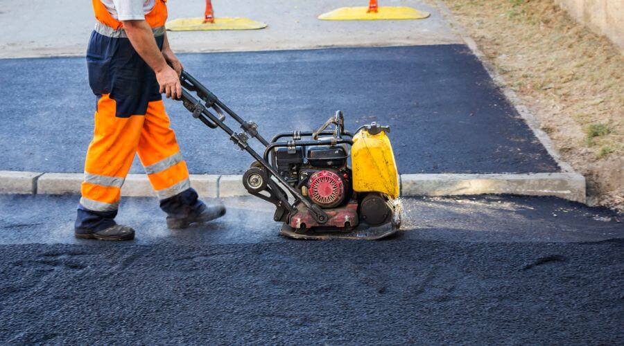 Professional gutter cleaning in Bayboro, NC